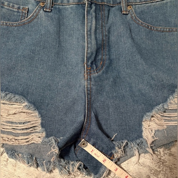 Preloved Denim Blvd Distressed jean shorts Women's Size Large - Picture 8 of 8